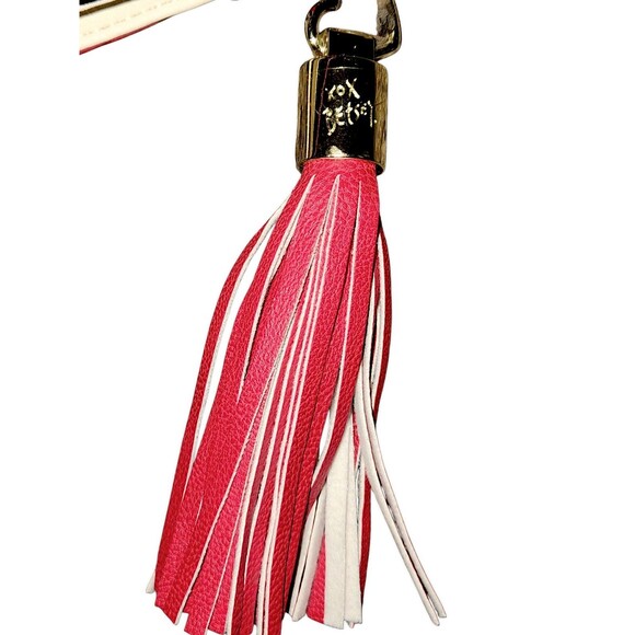 Betsey Johnson Red & Black Quilted Faux Leather Small Crossbody Roses Purse - Picture 3 of 8